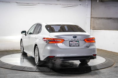 Toyota Camry Hybrid XLE 2019