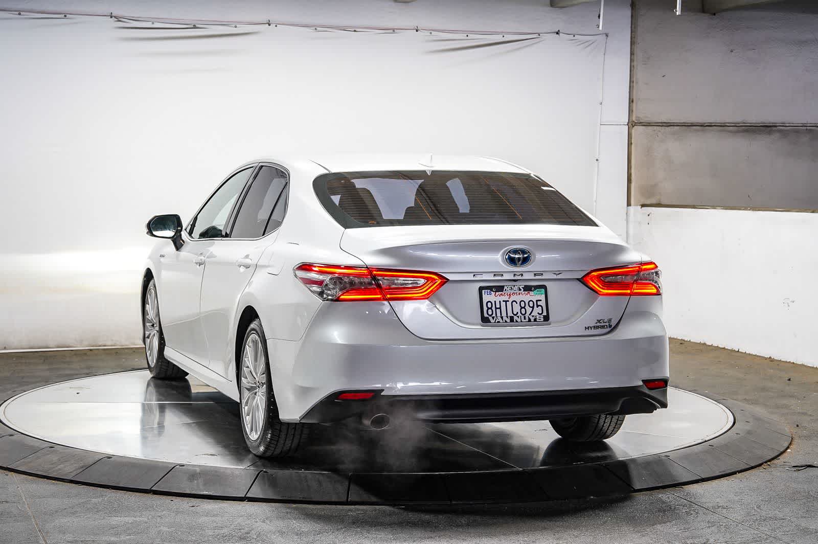 Toyota Camry Hybrid XLE 2019