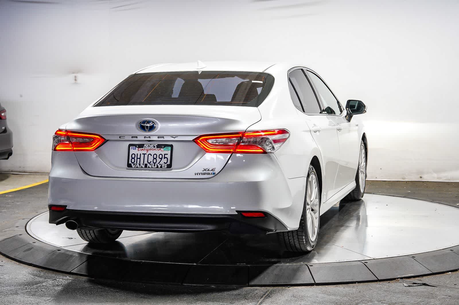Toyota Camry Hybrid XLE 2019