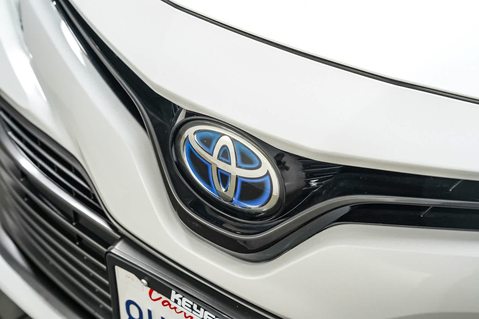 Toyota Camry Hybrid XLE 2019