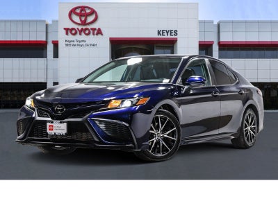 Toyota Camry SE 2022
