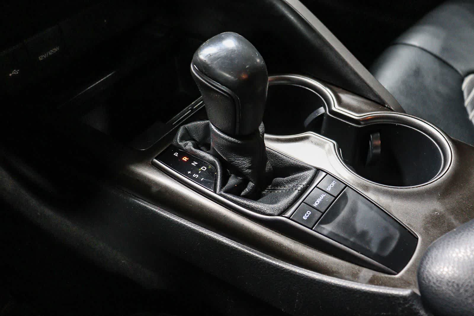 Toyota Camry SE 2022