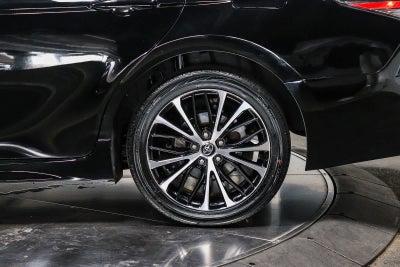 Toyota Camry SE 2020