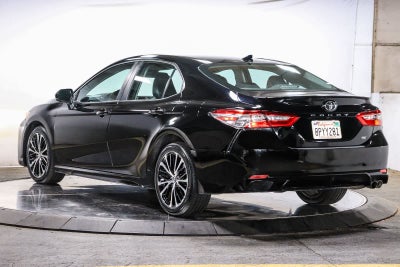 Toyota Camry SE 2020