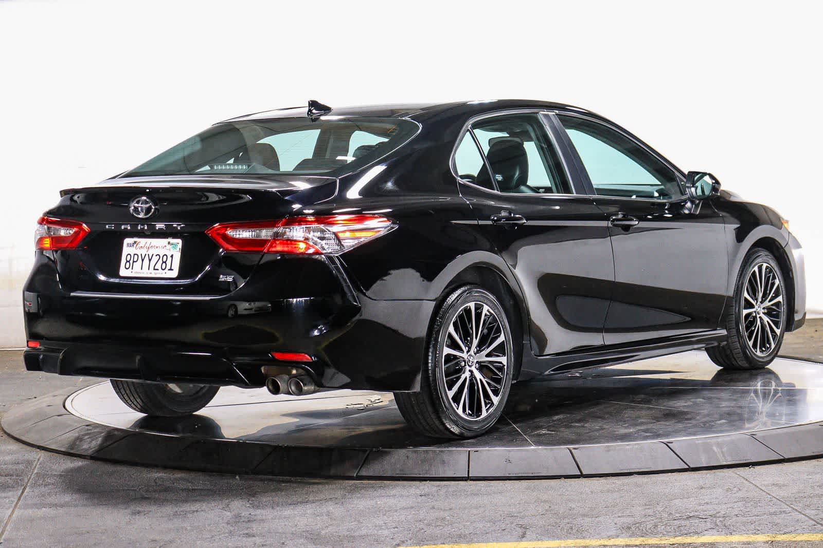 Toyota Camry SE 2020