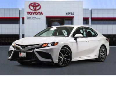 Toyota Camry SE 2023