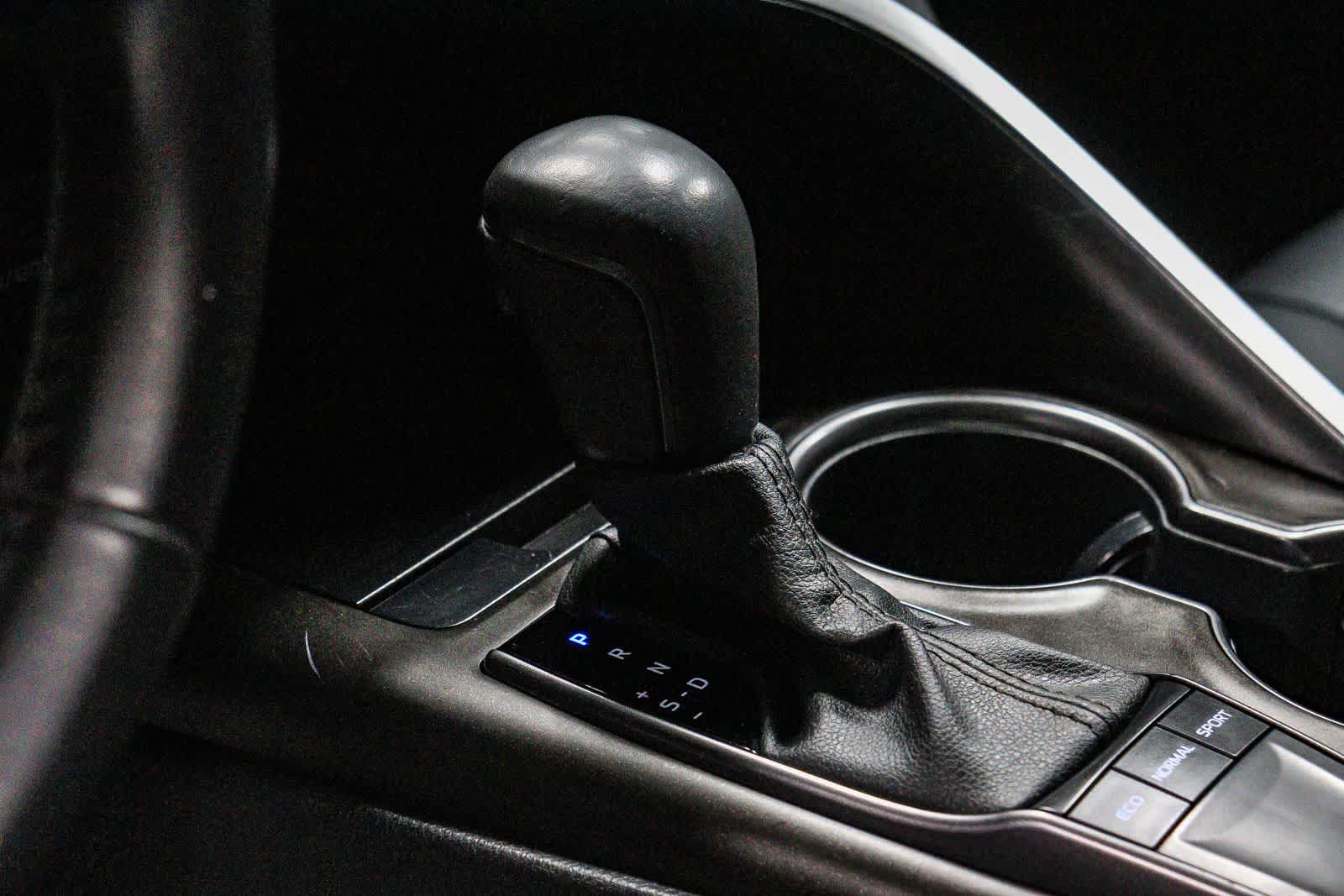 Toyota Camry SE 2023