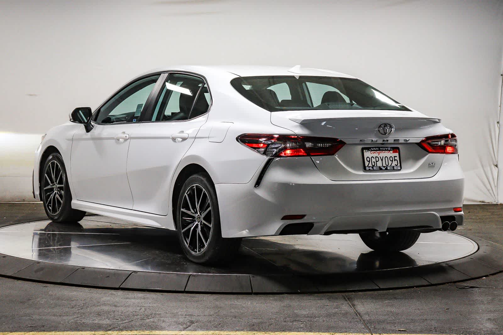 Toyota Camry SE 2023