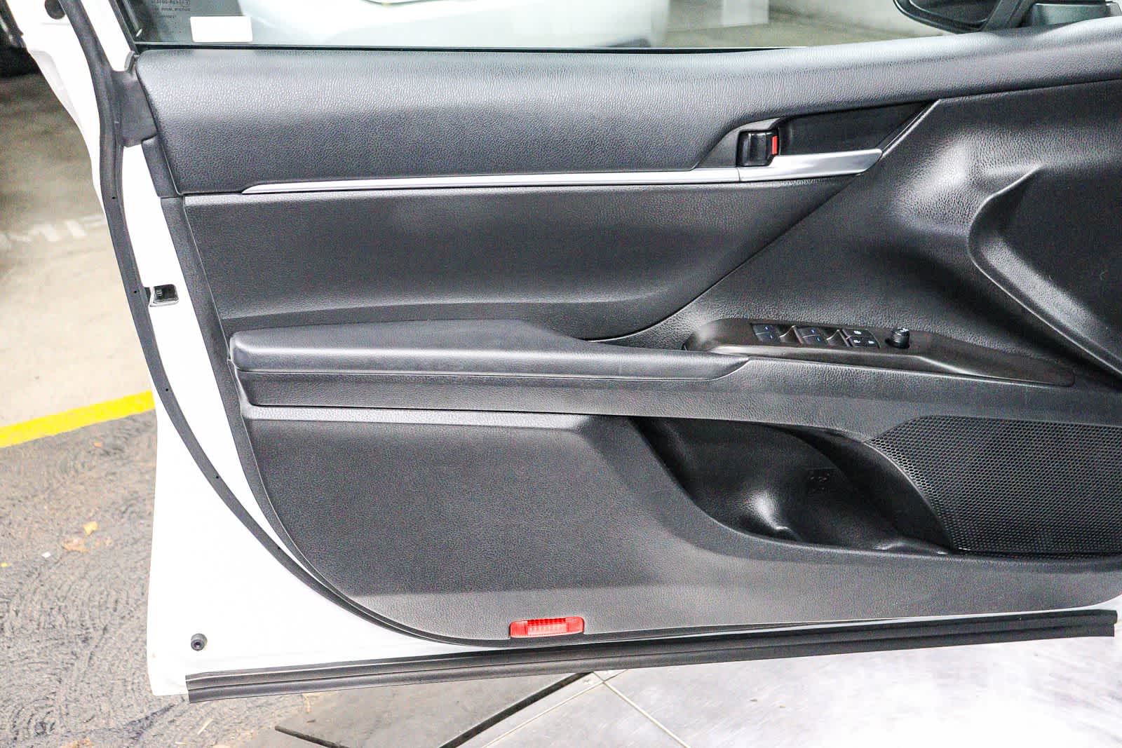 Toyota Camry SE 2023