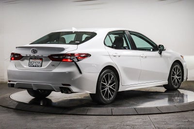Toyota Camry SE 2023