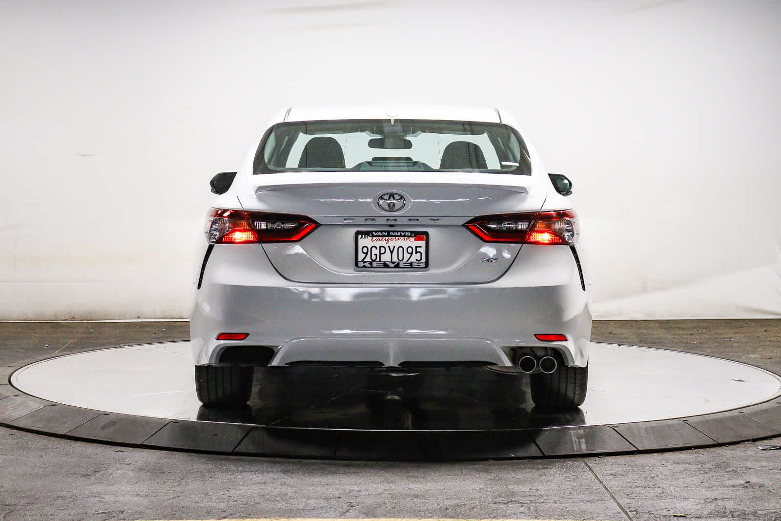 Toyota Camry SE 2023