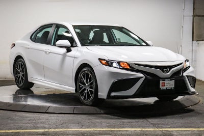 Toyota Camry SE 2023