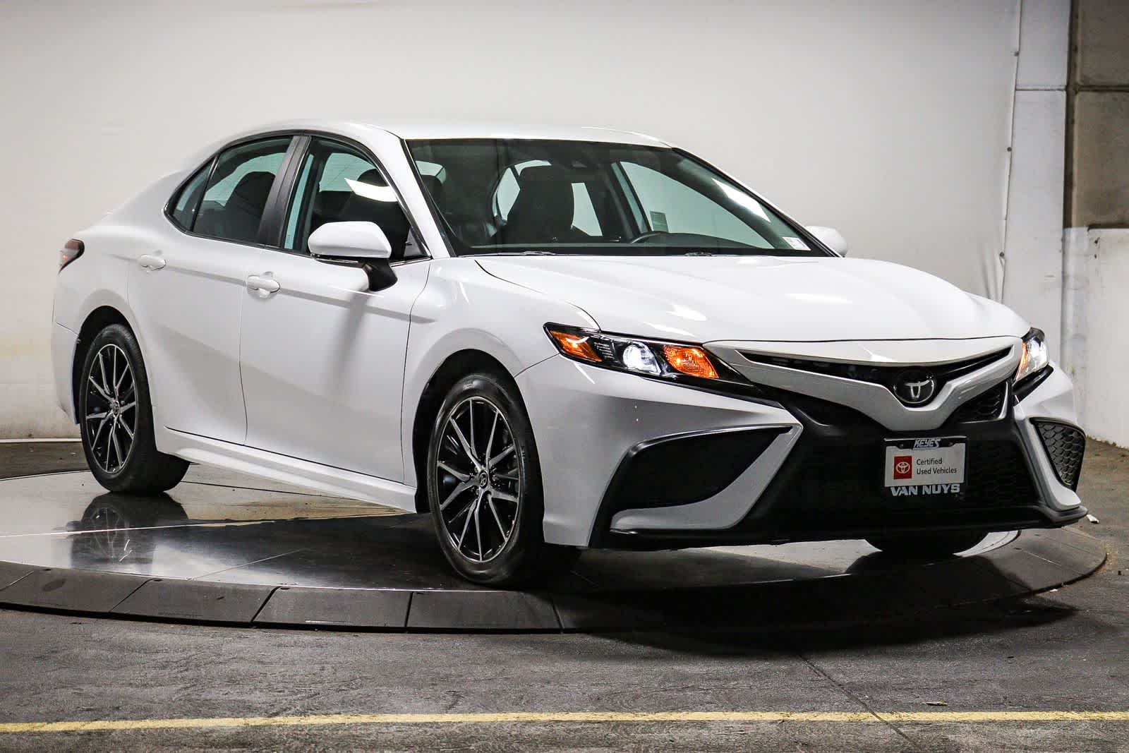 Toyota Camry SE 2023