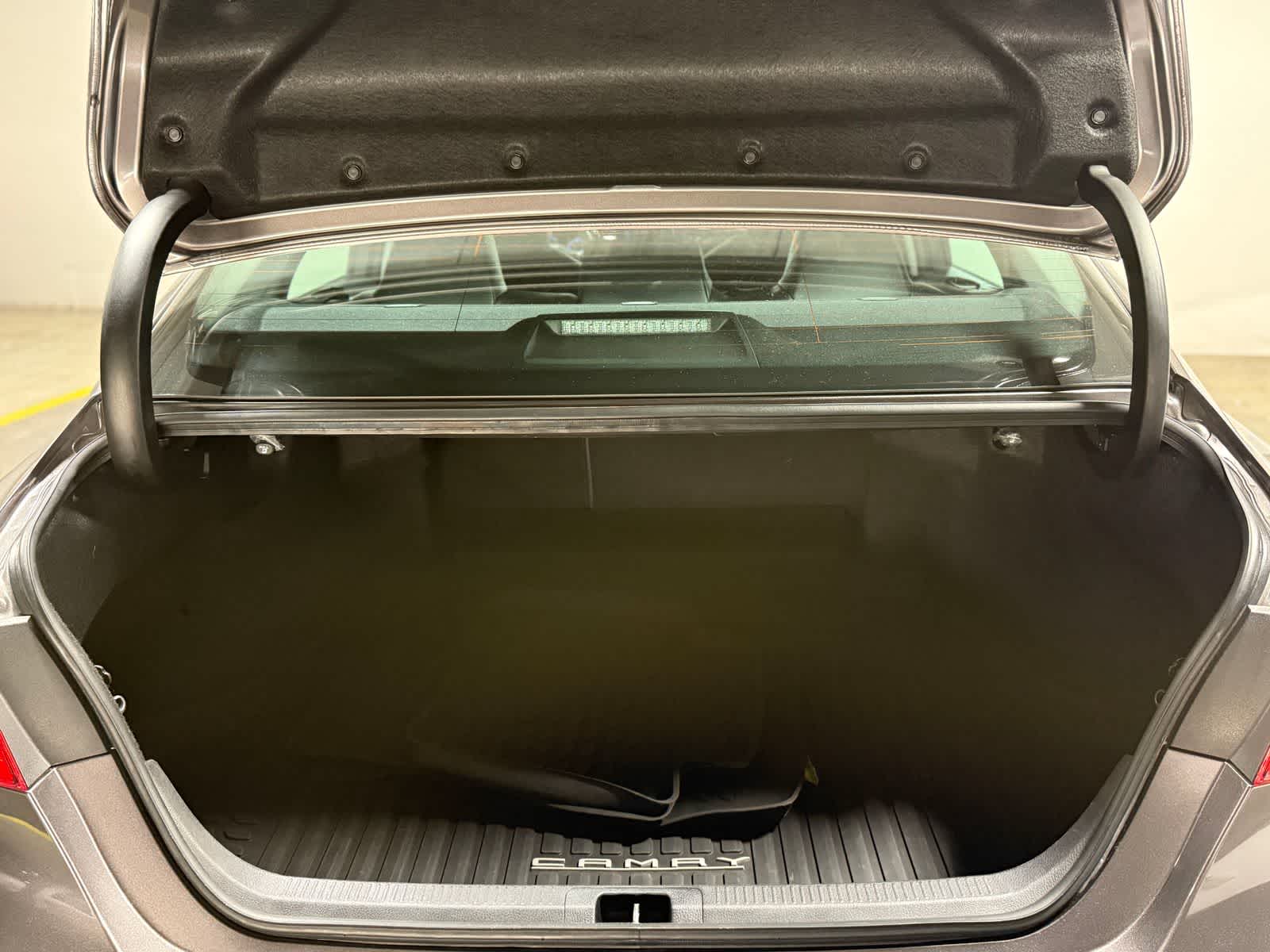 Toyota Camry SE 2024