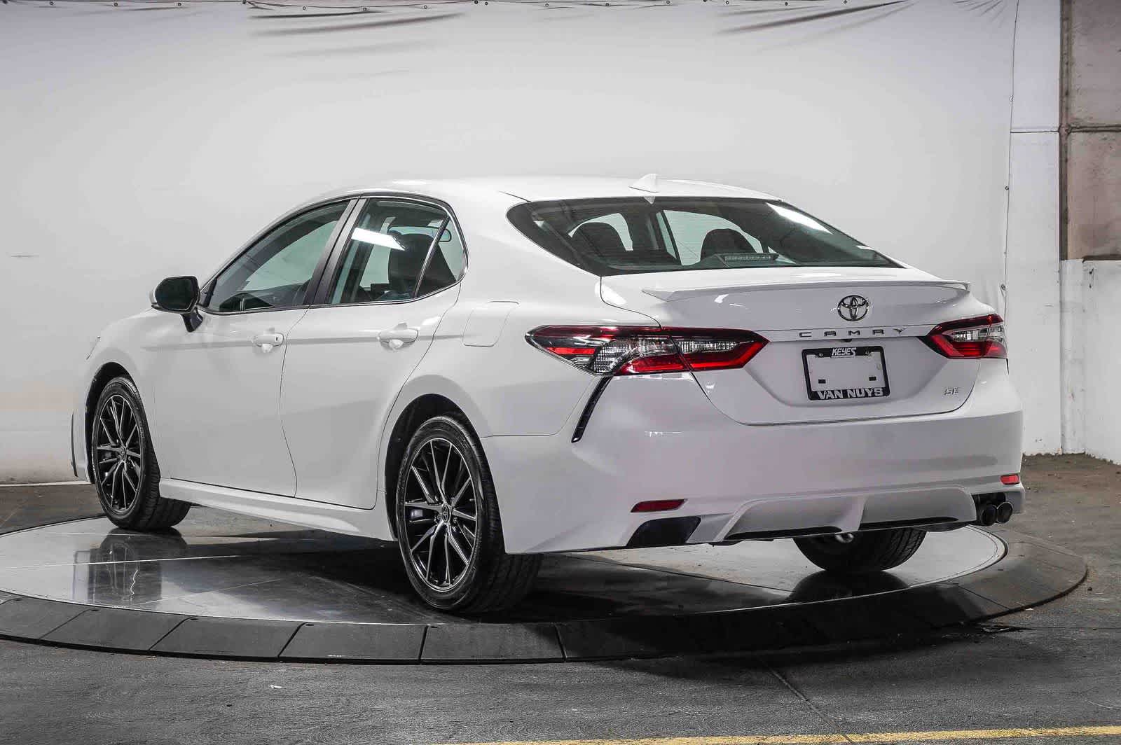 Toyota Camry SE 2024