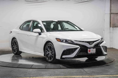Toyota Camry SE 2024