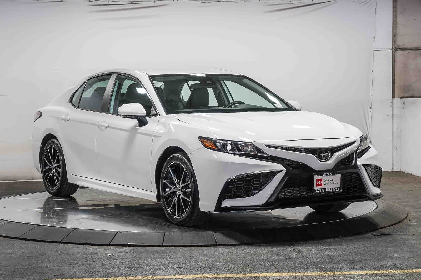 Toyota Camry SE 2024