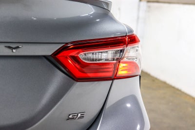 Toyota Camry SE 2020