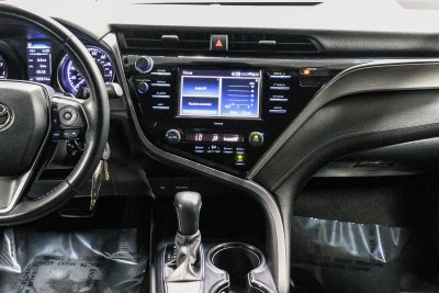 Toyota Camry SE 2020