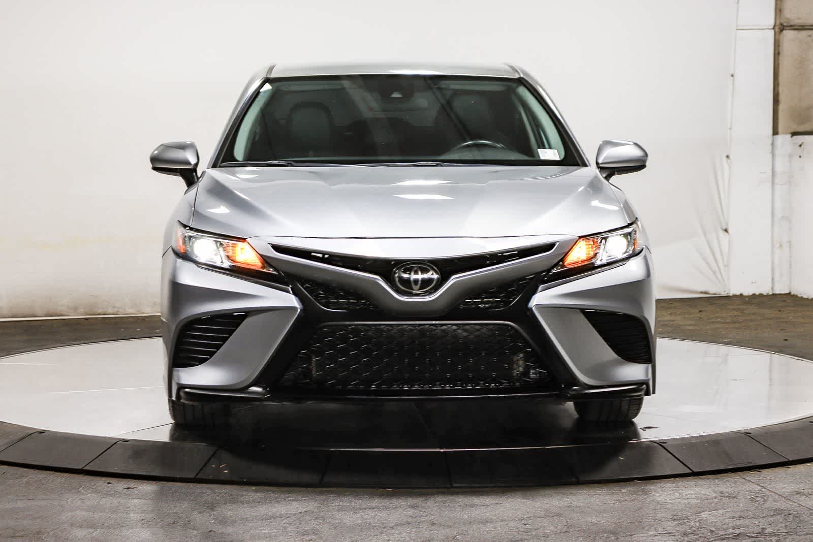 Toyota Camry SE 2020