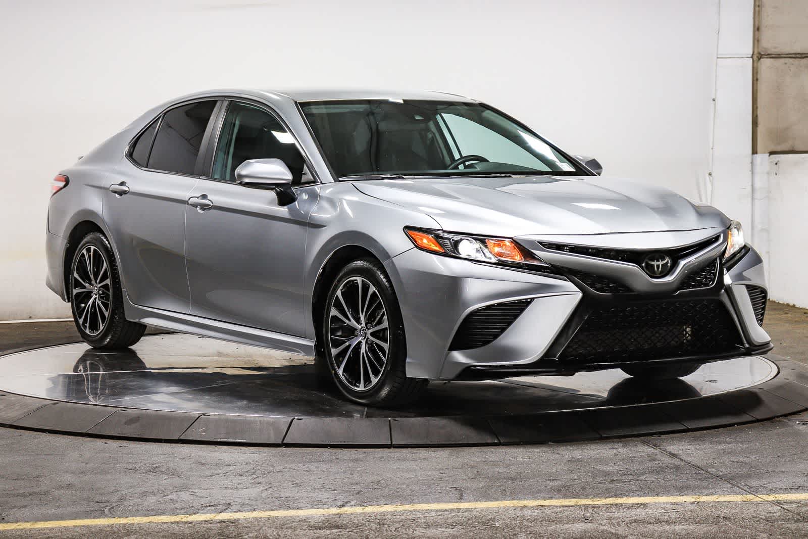 Toyota Camry SE 2020