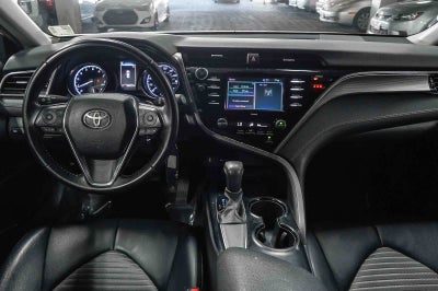 Toyota Camry SE 2020