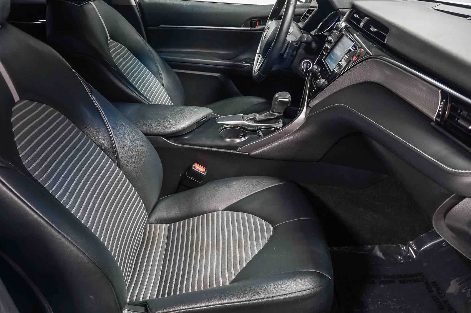 Toyota Camry SE 2020