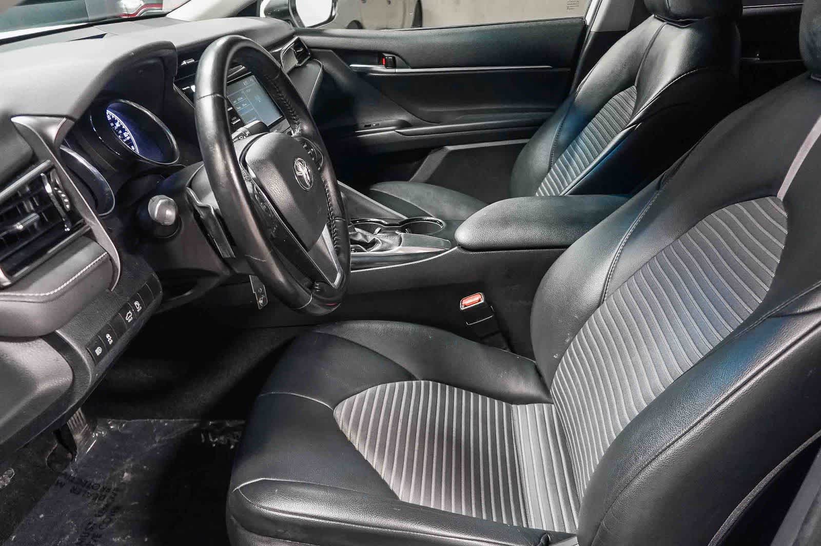 Toyota Camry SE 2020