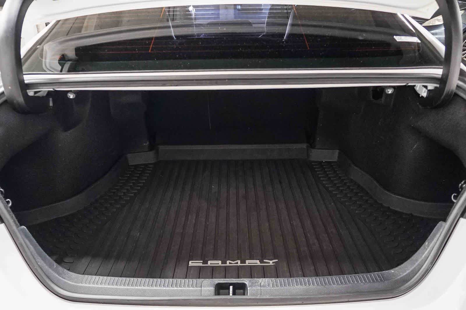Toyota Camry SE 2020