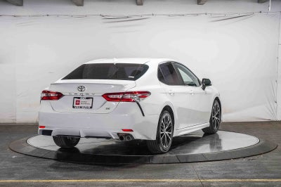 Toyota Camry SE 2020