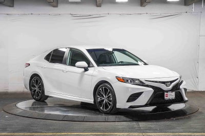Toyota Camry SE 2020