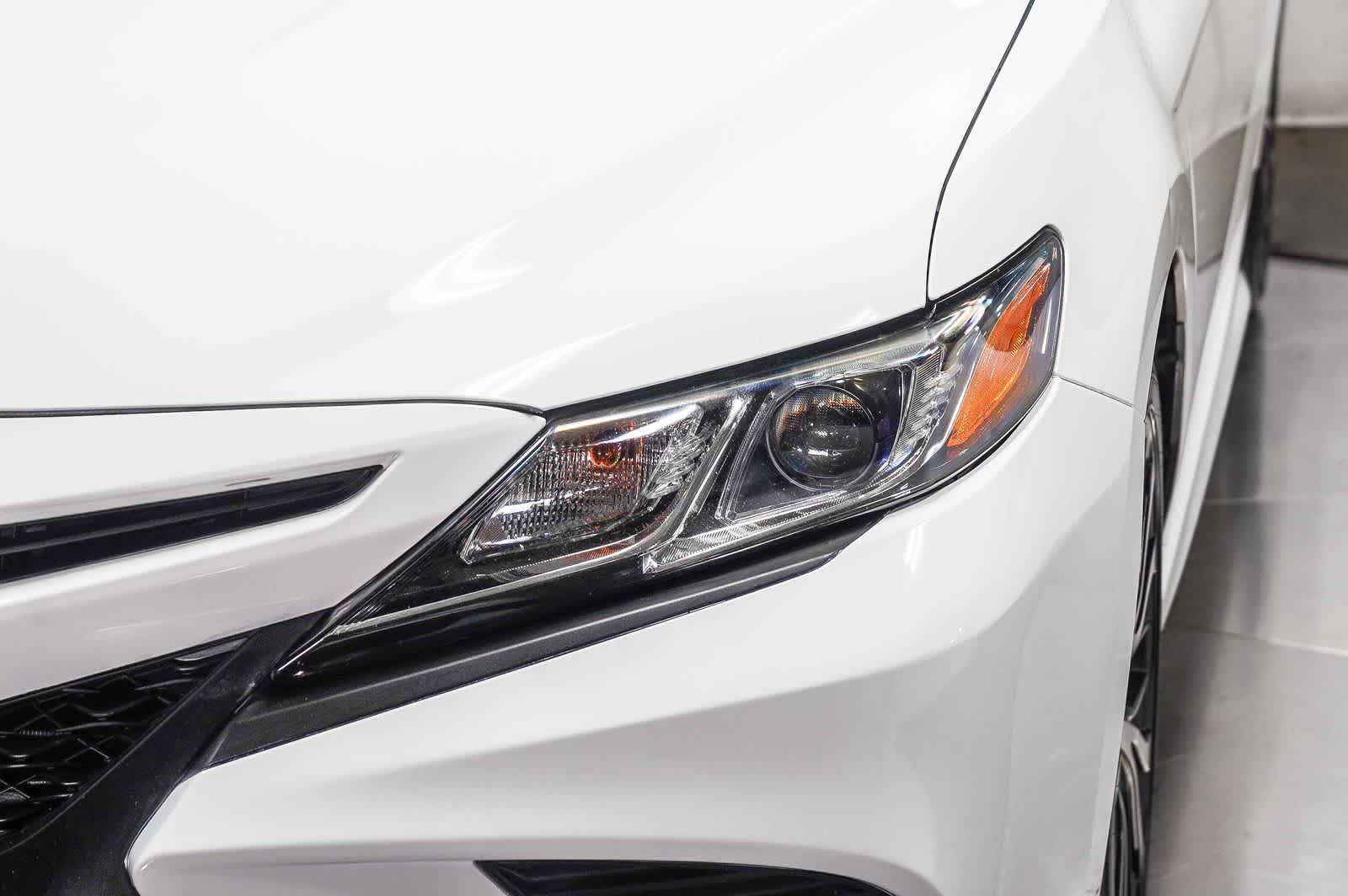 Toyota Camry SE 2020