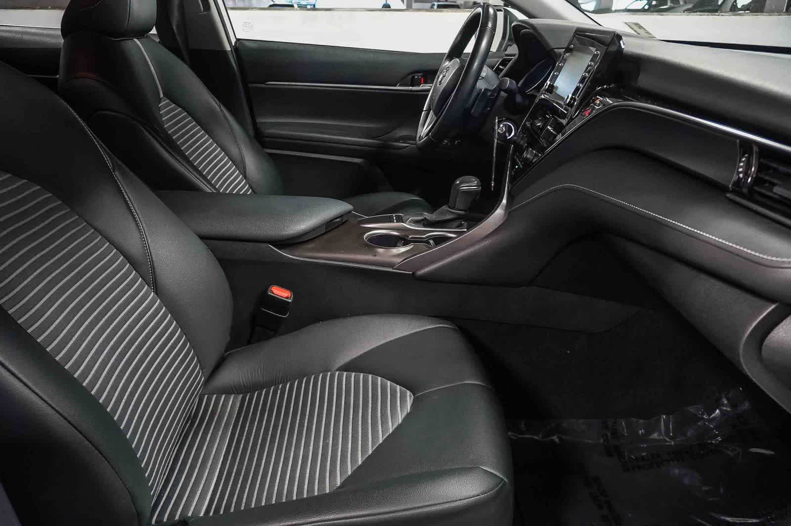 Toyota Camry SE 2024