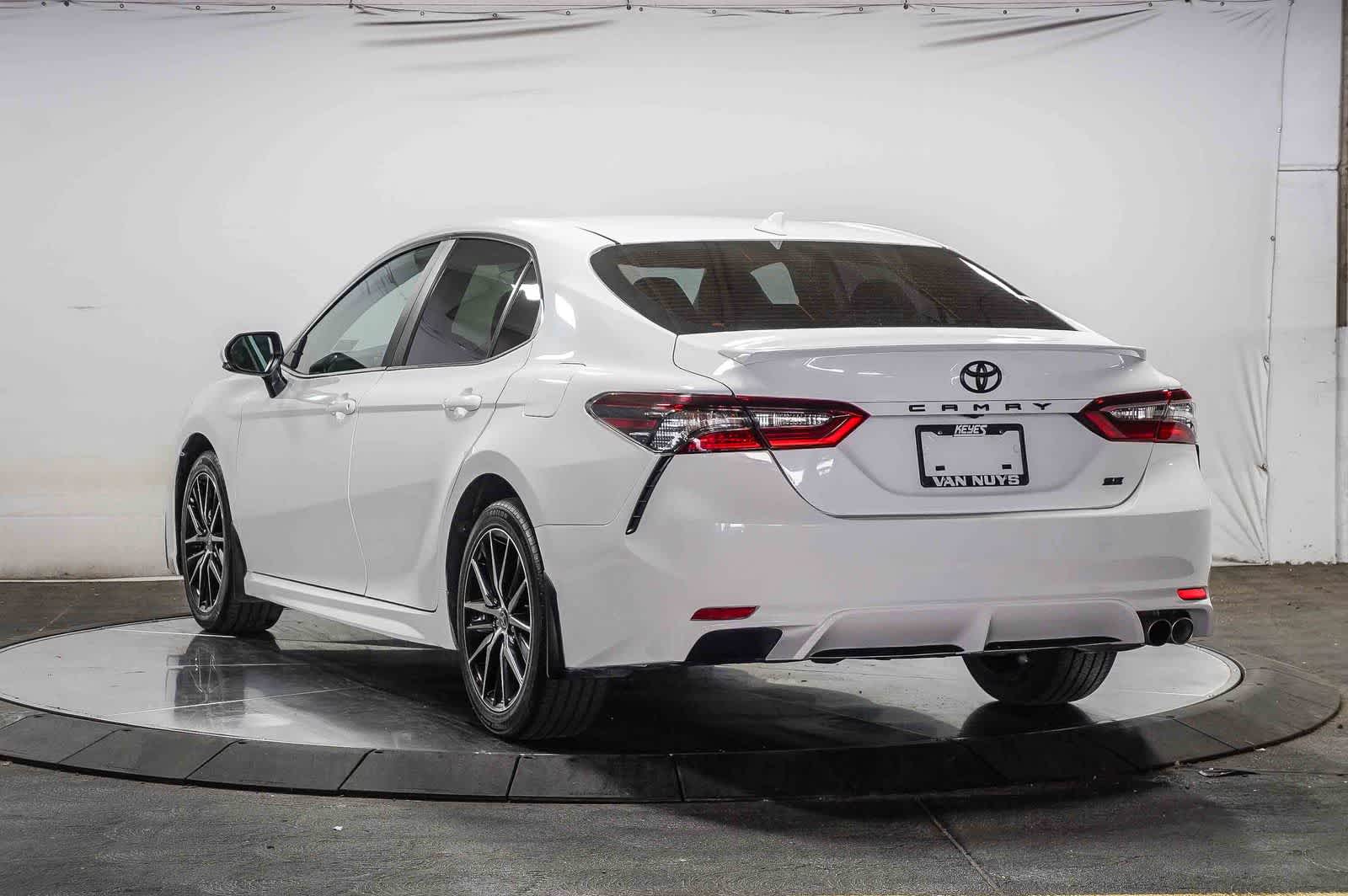 Toyota Camry SE 2024