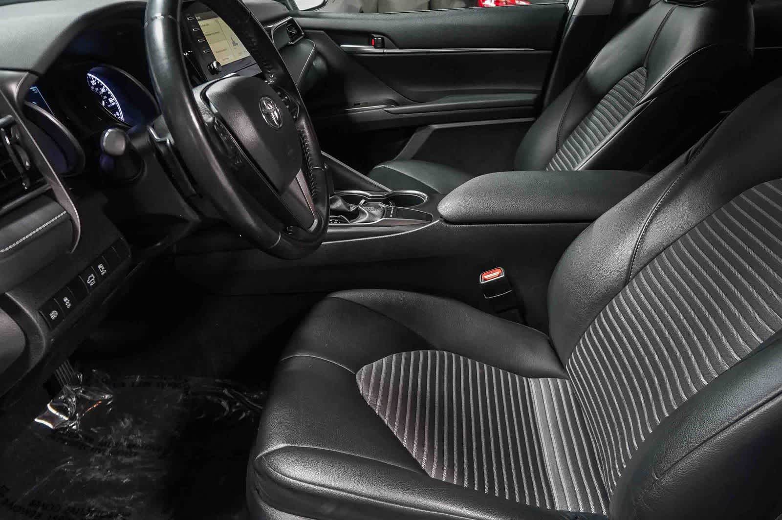 Toyota Camry SE 2024