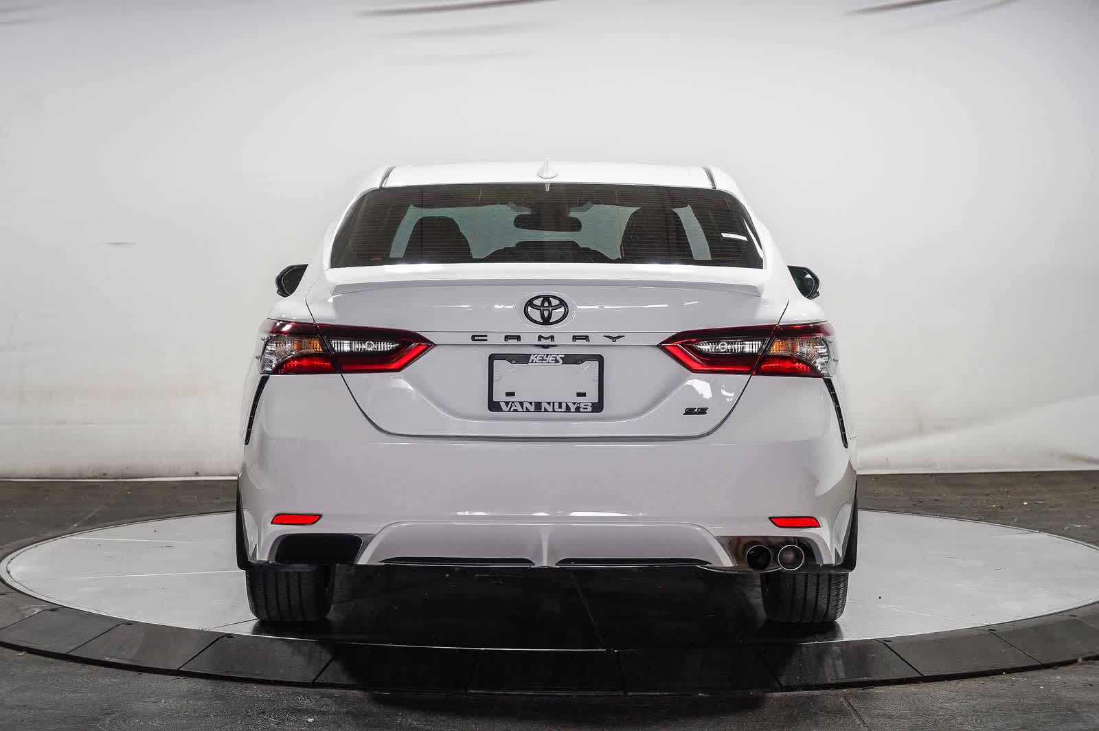 Toyota Camry SE 2024