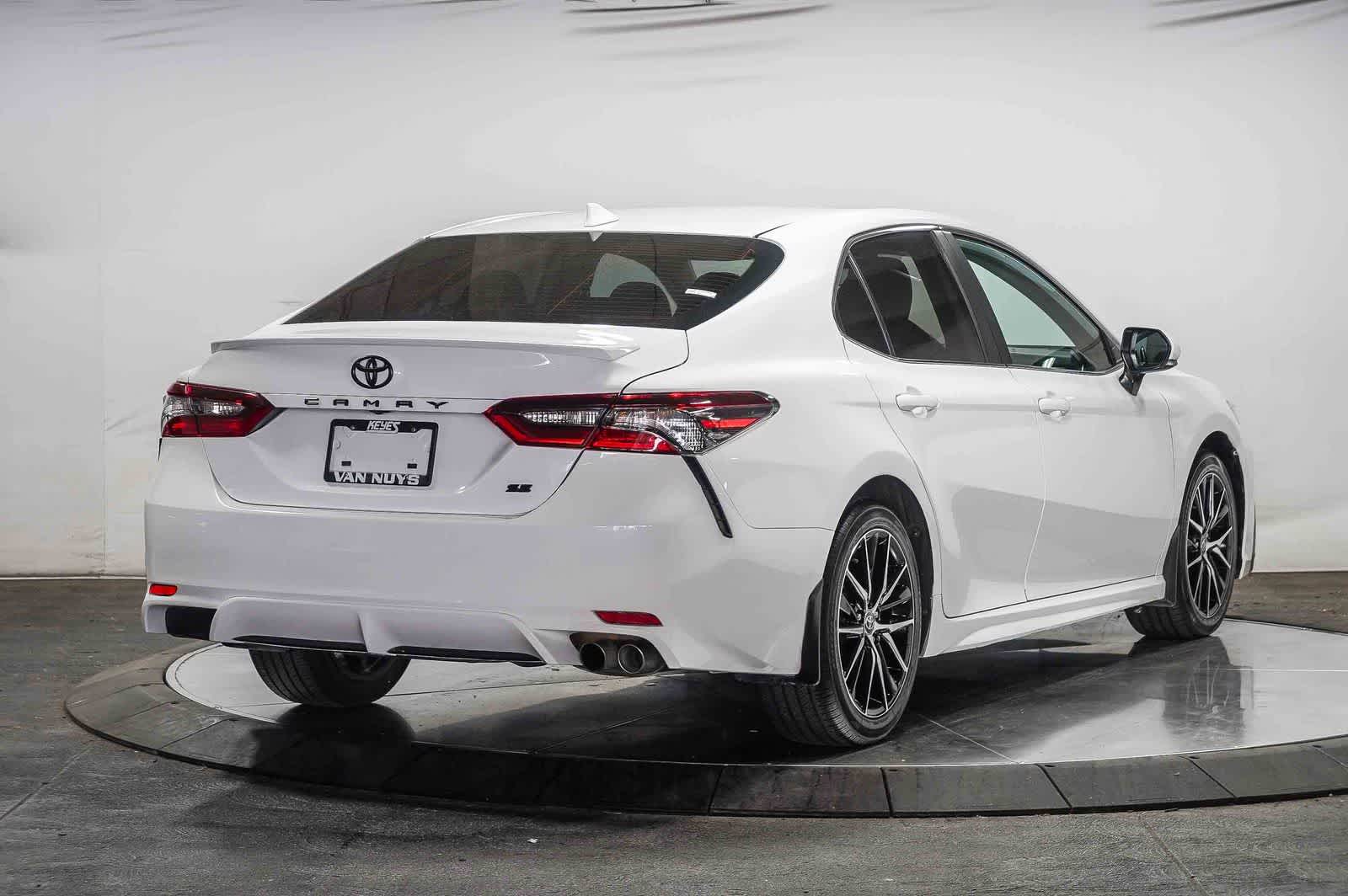 Toyota Camry SE 2024