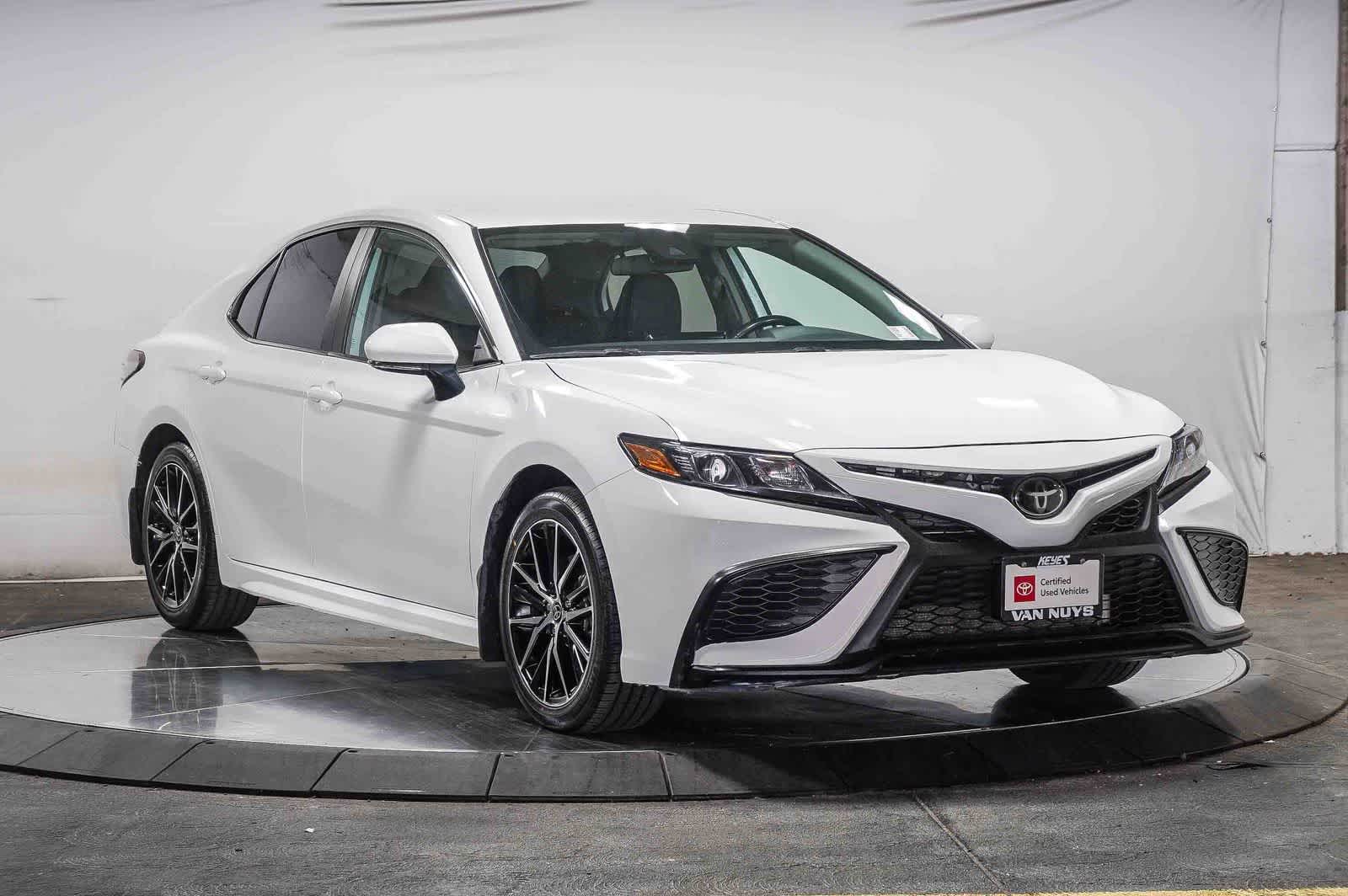 Toyota Camry SE 2024