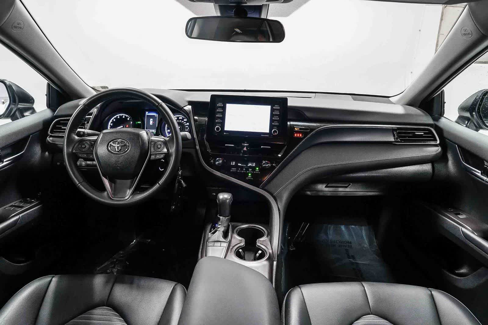 Toyota Camry SE 2024