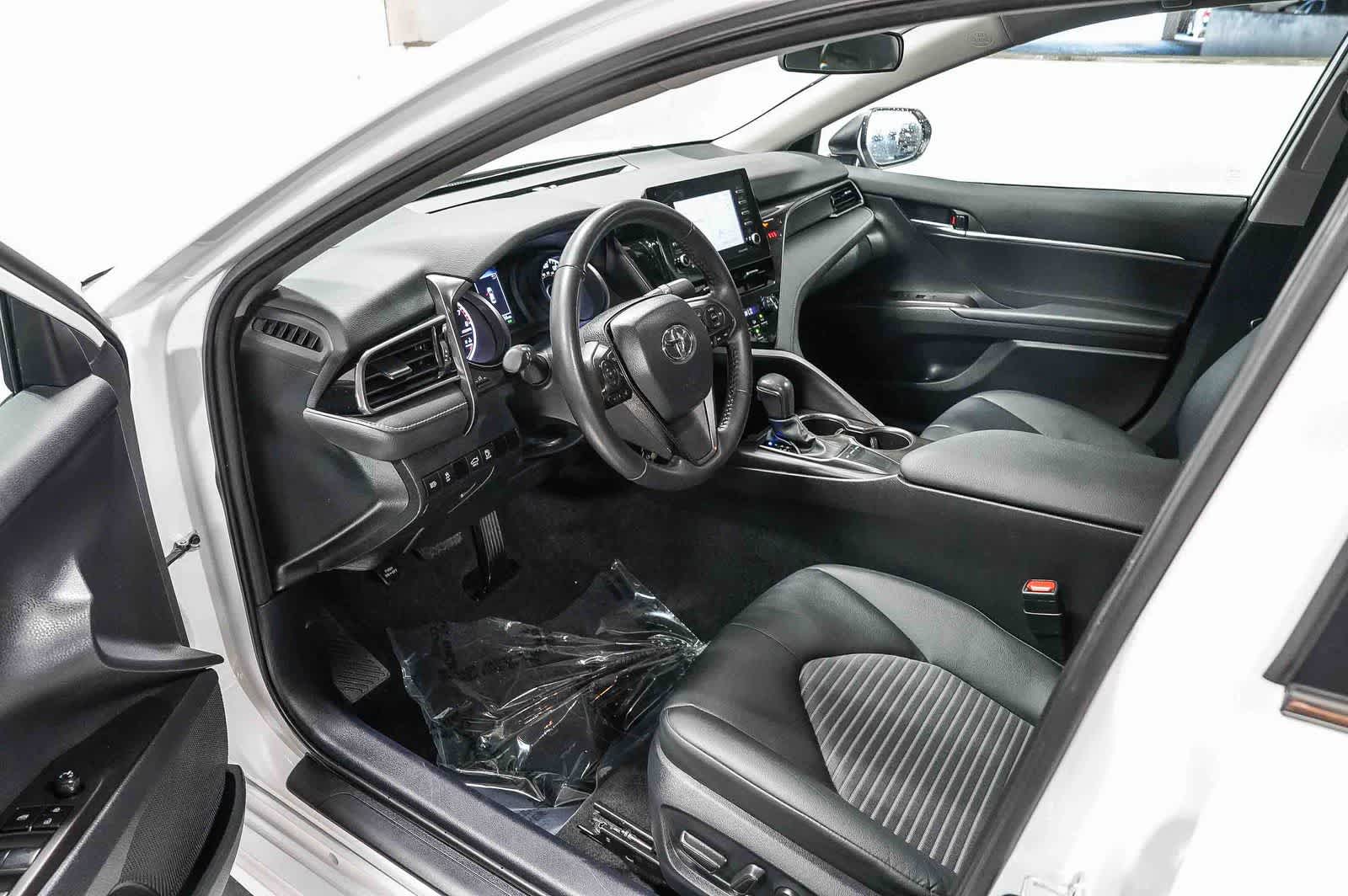Toyota Camry SE 2024
