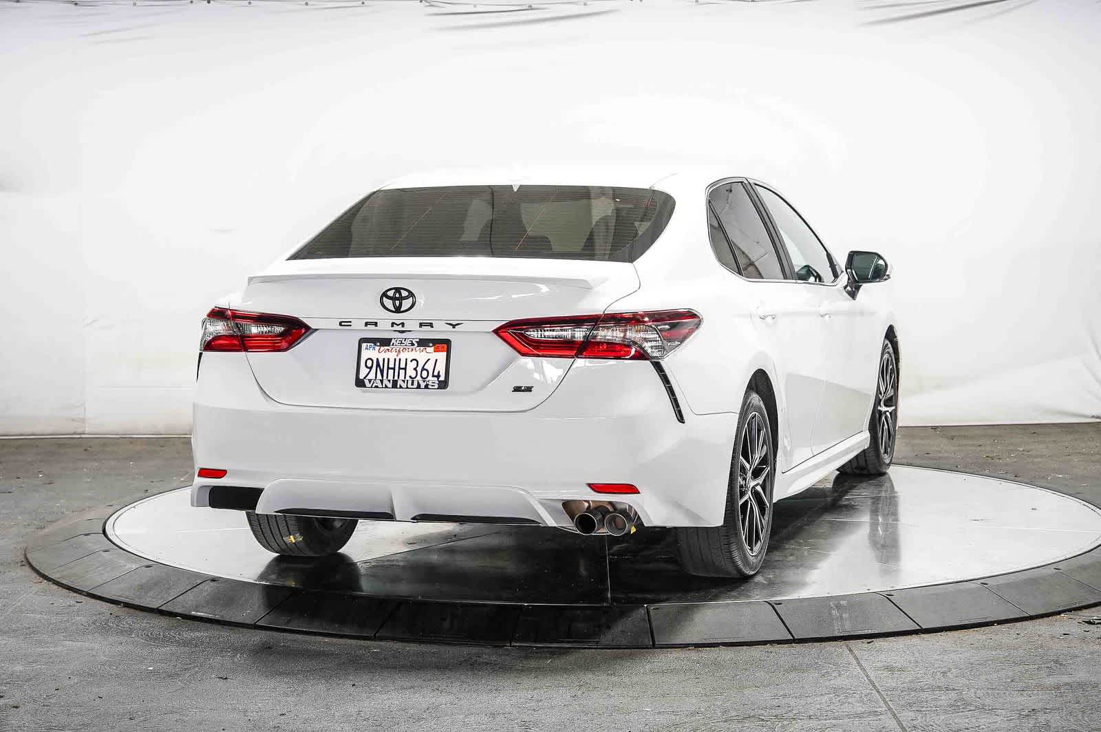 Toyota Camry SE 2024