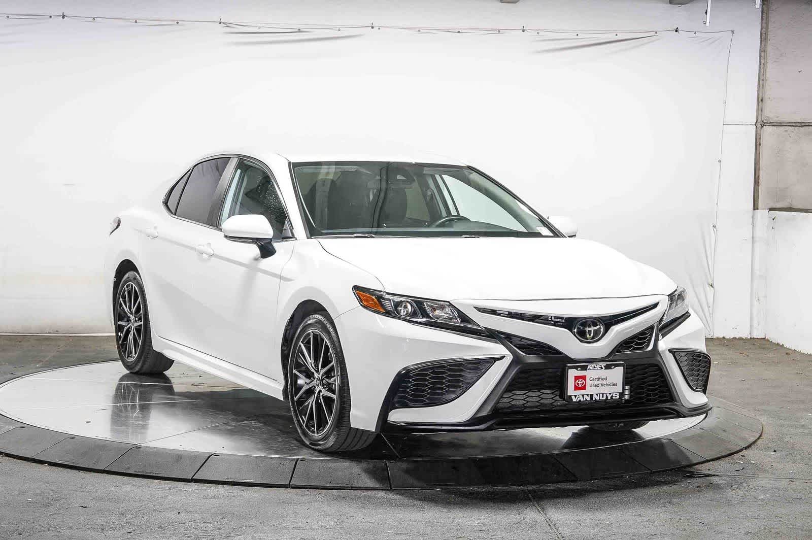 Toyota Camry SE 2024