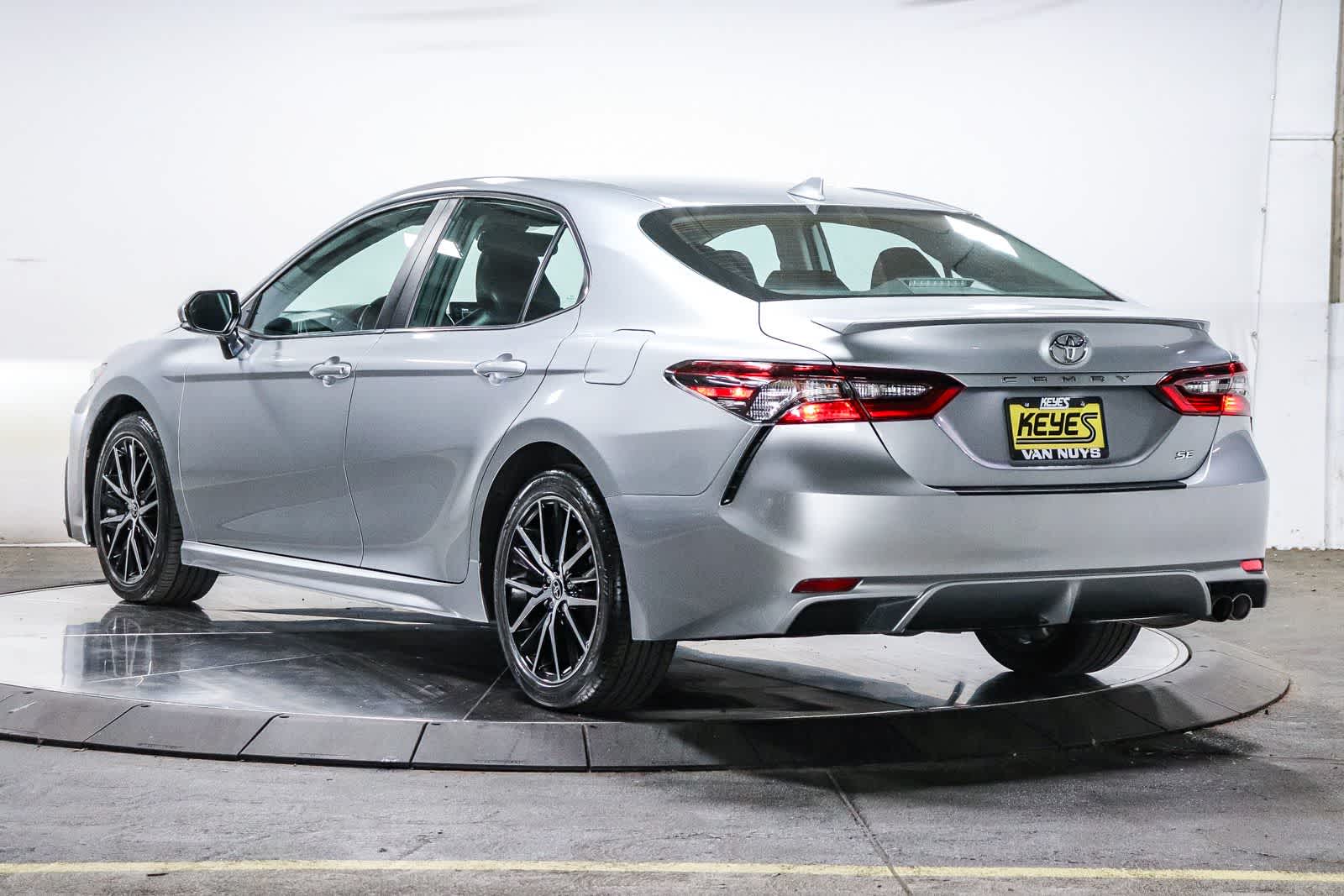 Toyota Camry SE 2024