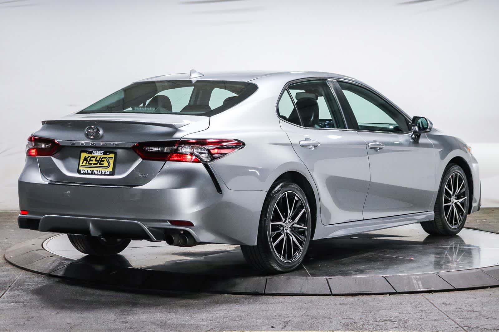 Toyota Camry SE 2024