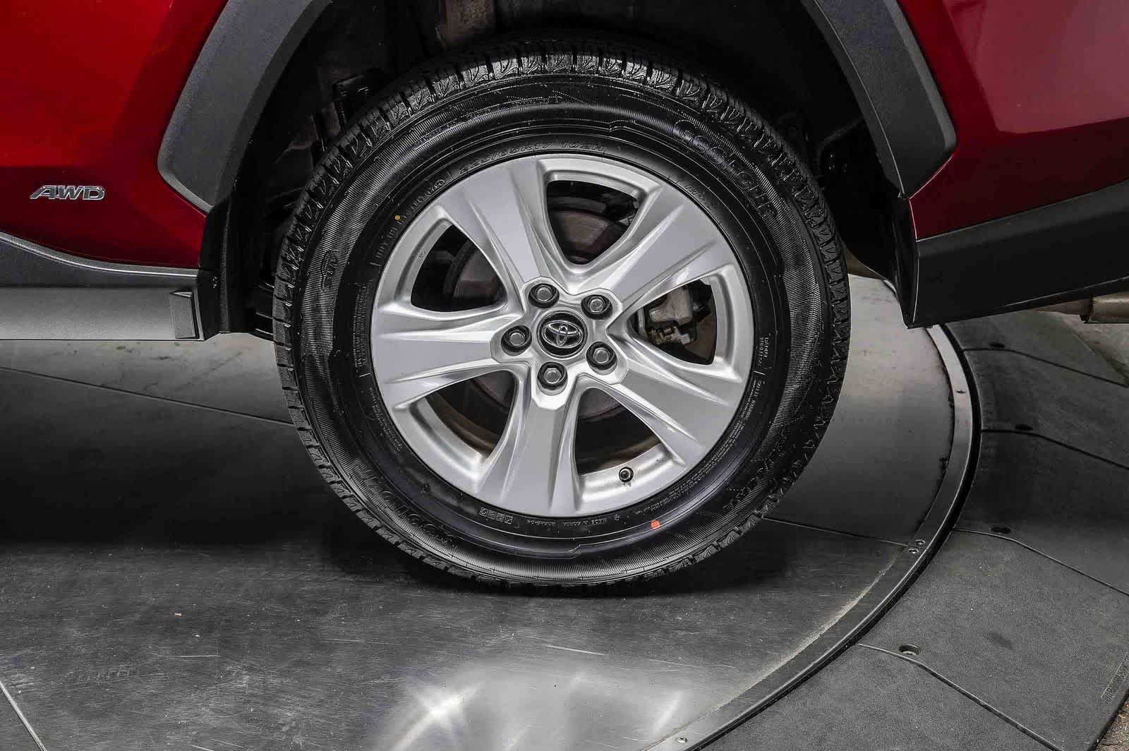 Toyota RAV4 Hybrid LE 2021