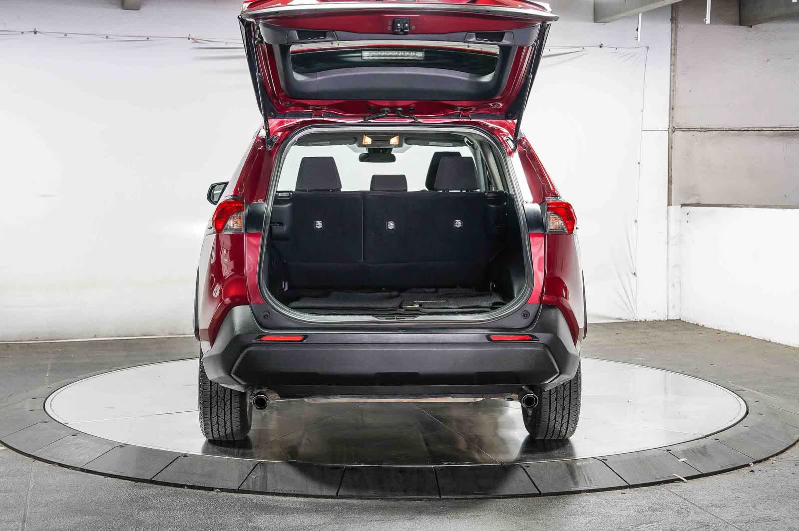 Toyota RAV4 Hybrid LE 2021