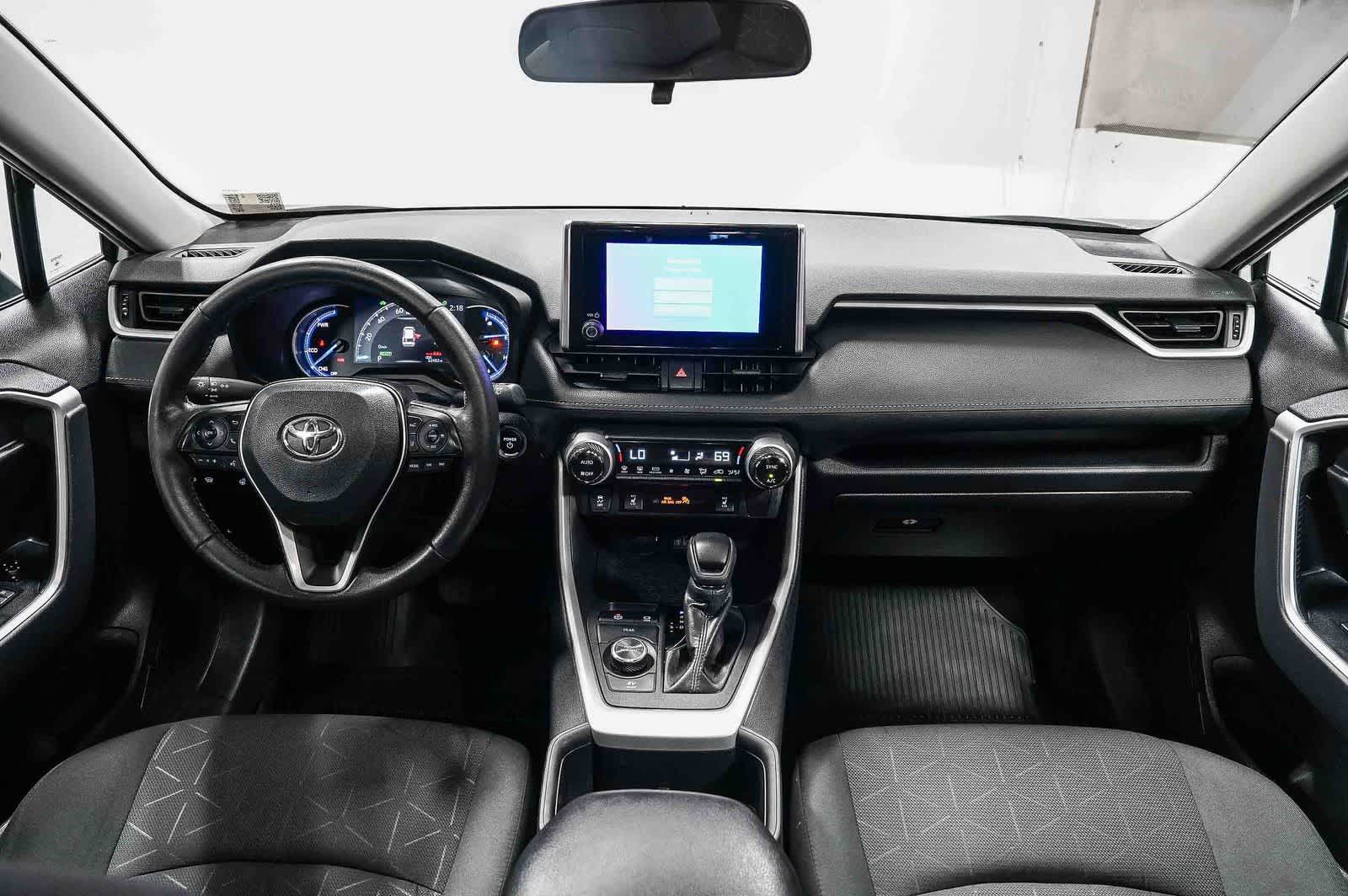 Toyota RAV4 Hybrid XLE 2024