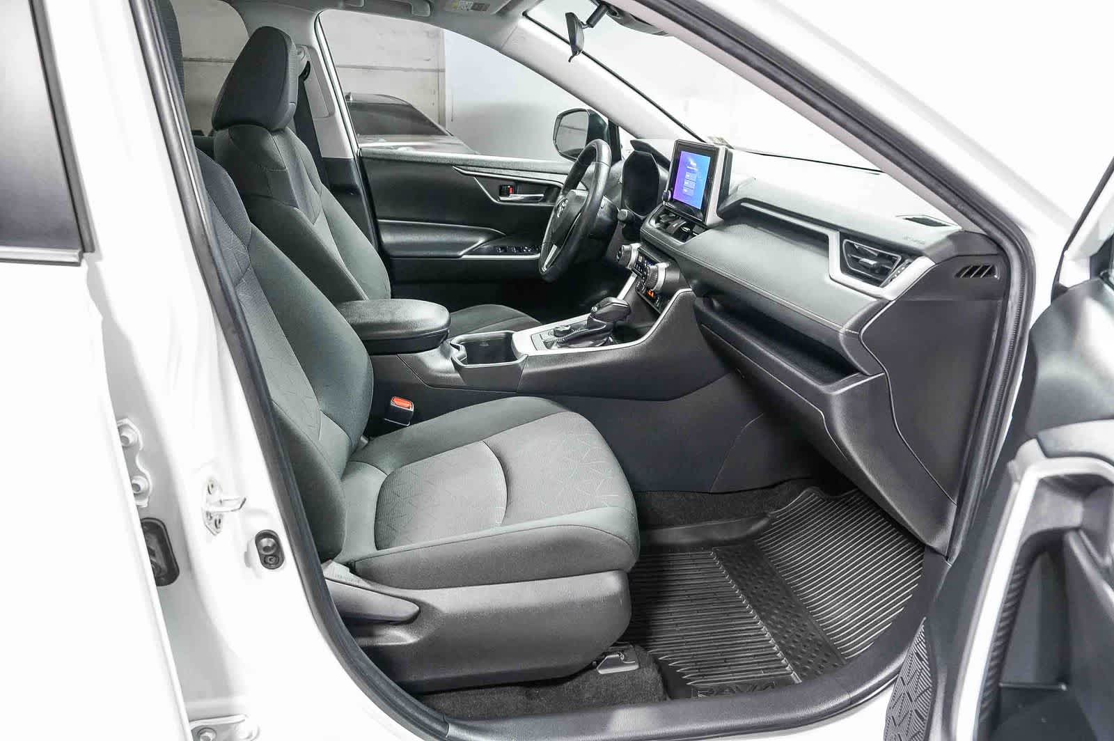 Toyota RAV4 Hybrid XLE 2024