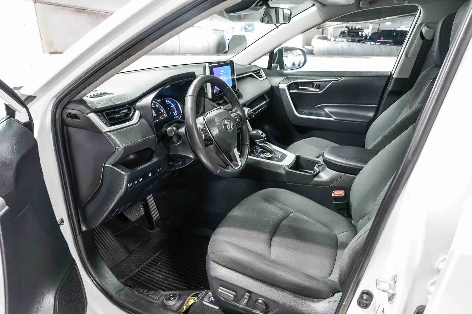 Toyota RAV4 Hybrid XLE 2024