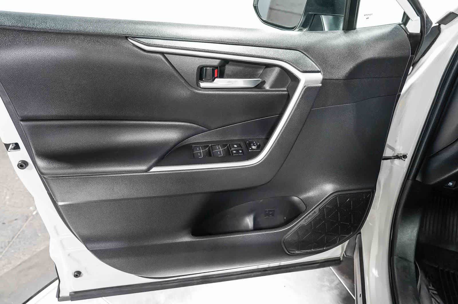 Toyota RAV4 Hybrid XLE 2024